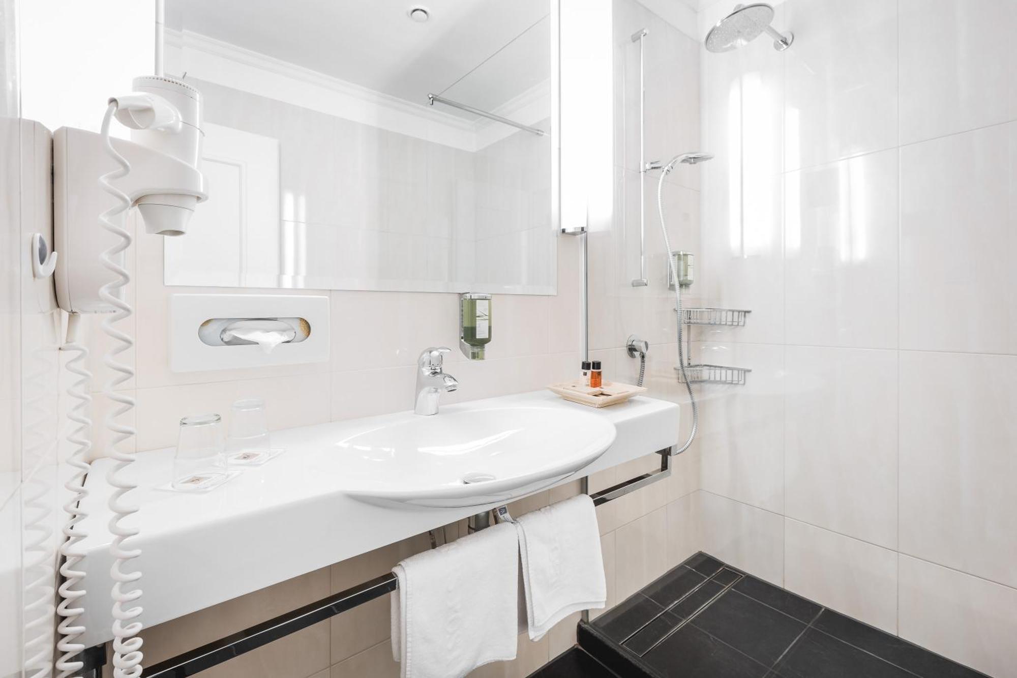 Comfort Double Room with Balcony and City View,1649876028:JPEG